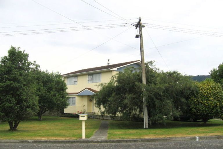 Photo of property in 35 Maclaren Street, Maymorn, Upper Hutt, 5018
