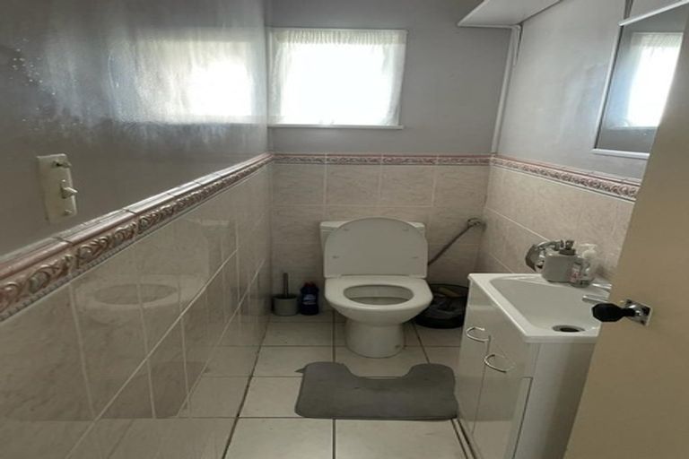 Photo of property in 105 Barrys Road, Glendene, Auckland, 0602