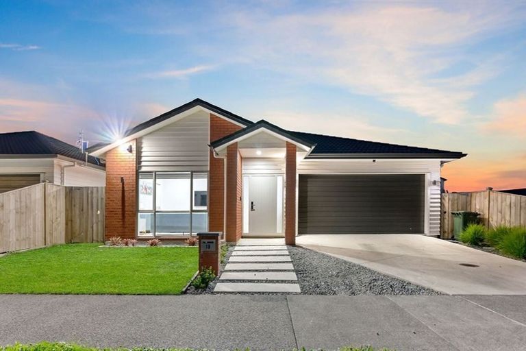 Photo of property in 18 Black Beech Crescent, Takanini, 2110