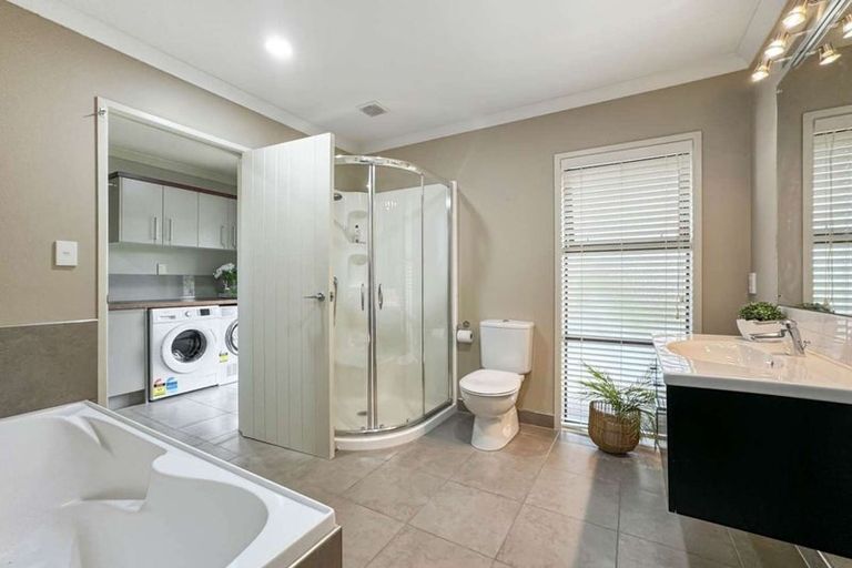Photo of property in 14 Regis Lane, Flat Bush, Auckland, 2019