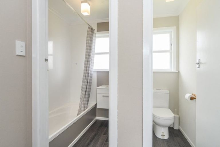 Photo of property in 16 Battersea Place, Roslyn, Palmerston North, 4414