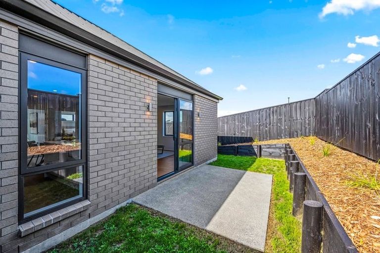 Photo of property in 4 Manaakitia Road, Karaka, 2124