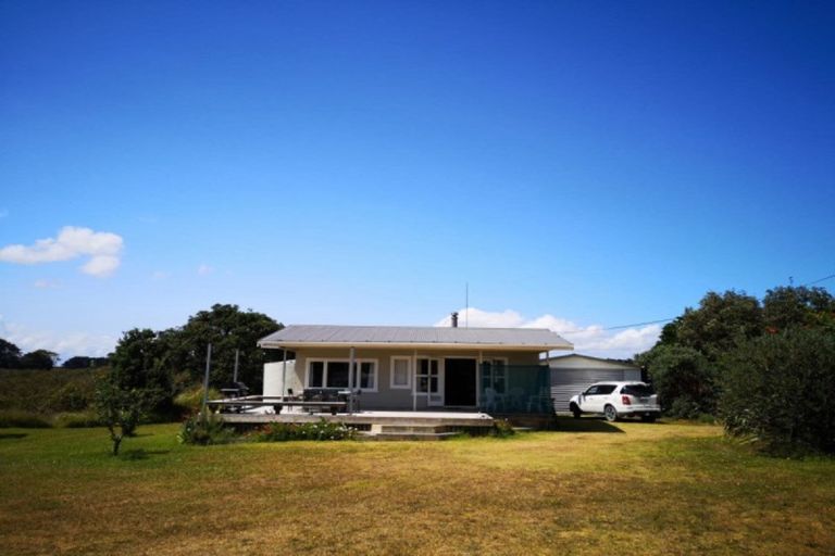Photo of property in 37 Birds Beach Road, Tapora, Wellsford, 0977