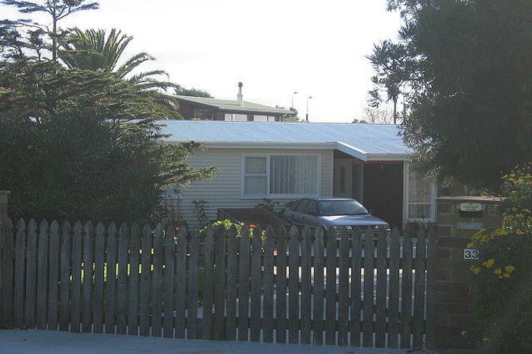 Photo of property in 33 Francis Road, Paraparaumu Beach, Paraparaumu, 5032