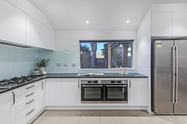 Photo of property in 127 Vaughans Road, Okura, Albany, 0792