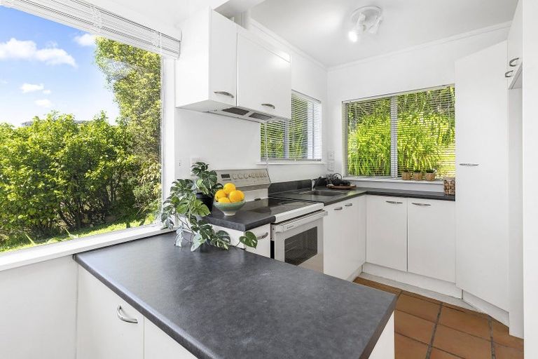 Photo of property in 1a Sandhurst Way, Crofton Downs, Wellington, 6035