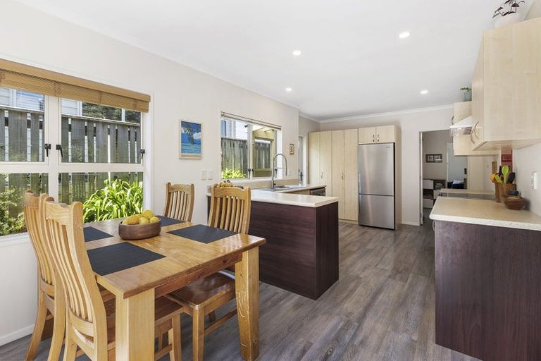 Photo of property in 2 Corlett Road, Plimmerton, Porirua, 5026