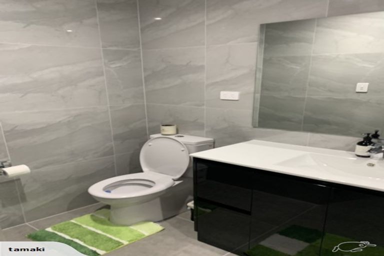 Photo of property in 2/31 Kenderdine Road, Papatoetoe, Auckland, 2025