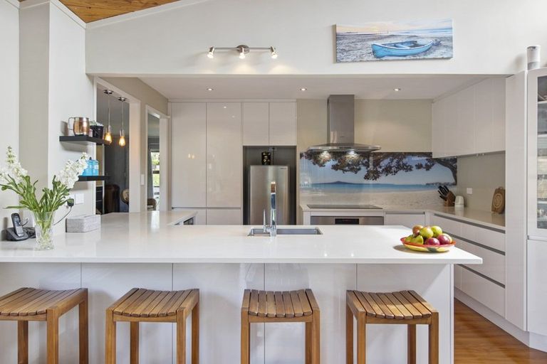 Photo of property in 8 Hamish Place, Sunnyhills, Auckland, 2010