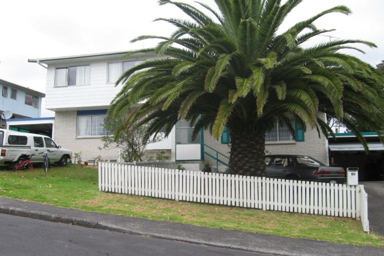 Photo of property in 1/6 Lancelot Place, Glenfield, Auckland, 0629