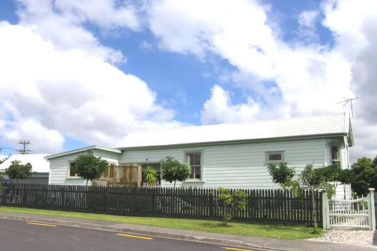 Photo of property in Shepherds Park Retirement Village, 1/2 John Bracken Way, Beach Haven, Auckland, 0626
