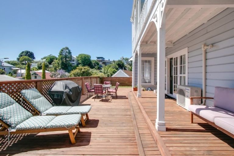 Photo of property in 32 Milton Road, Bluff Hill, Napier, 4110