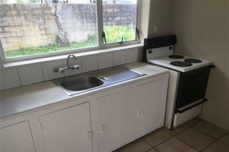 Photo of property in 2a Barbary Avenue, Kelston, Auckland, 0602