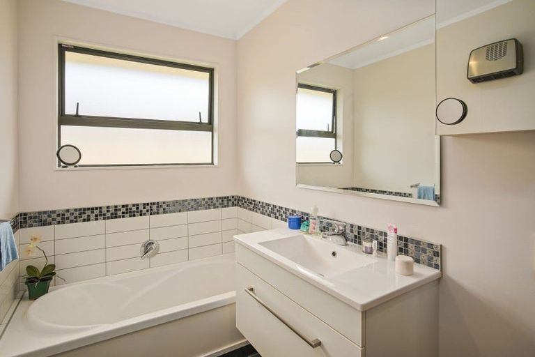 Photo of property in 7 Heath Place, Stoke, Nelson, 7011