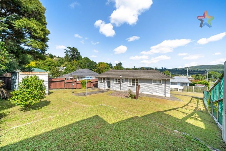 Photo of property in 72 Glen Road, Stokes Valley, Lower Hutt, 5019