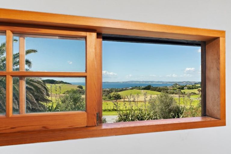 Photo of property in 81 Cape Rodney Road, Leigh, 0985