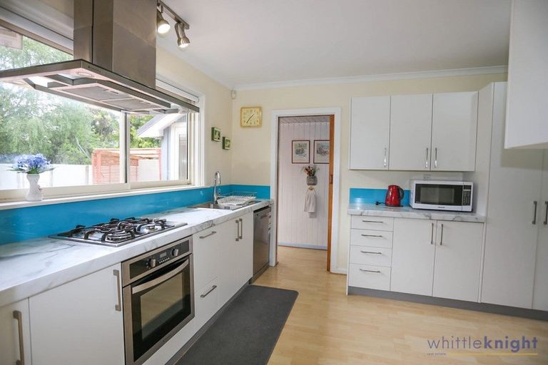 Photo of property in 124 Memorial Avenue, Burnside, Christchurch, 8053