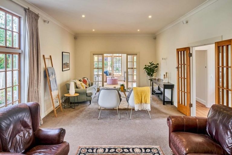 Photo of property in 3 Nikau Grove, Woburn, Lower Hutt, 5010