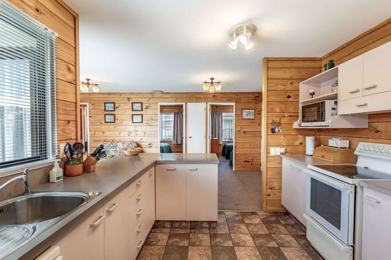 Photo of property in 6 Poutama Place, Tawhero, Whanganui, 4501