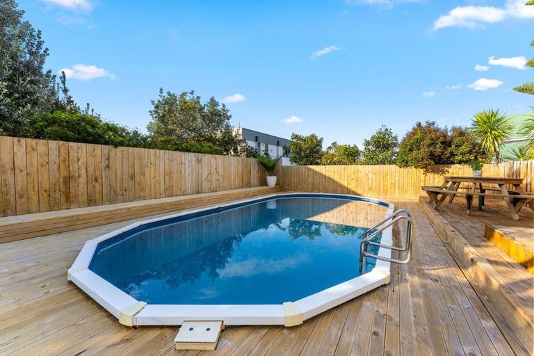 Photo of property in 34 Spinnaker Drive, Te Atatu Peninsula, Auckland, 0610