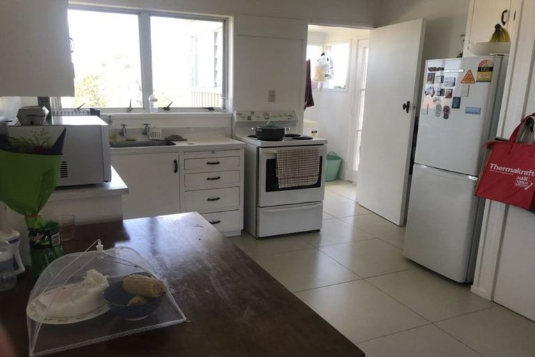 Photo of property in 3/178 Chivalry Road, Glenfield, Auckland, 0629