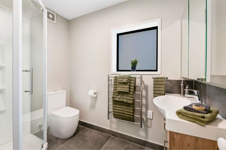 Photo of property in 24 Halldene Terrace, Red Beach, 0932
