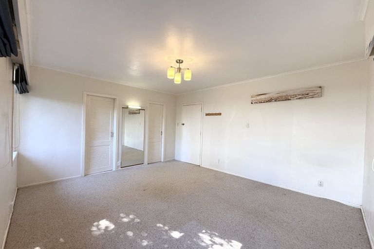 Photo of property in 1 Sunnynook Road, Forrest Hill, Auckland, 0620