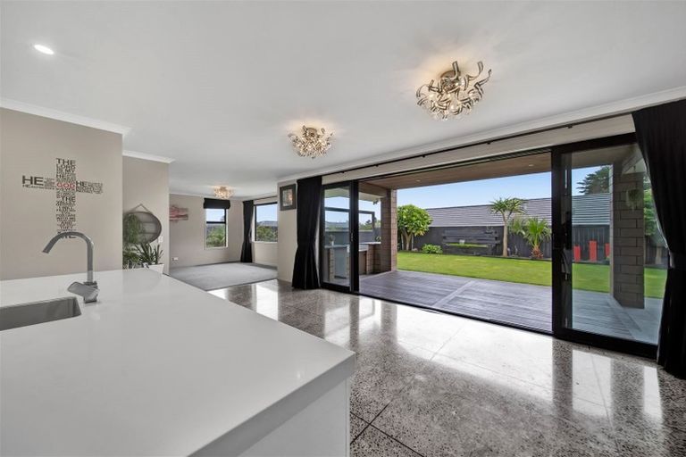 Photo of property in 15 Wentworth Lane, Waiwhakaiho, New Plymouth, 4312