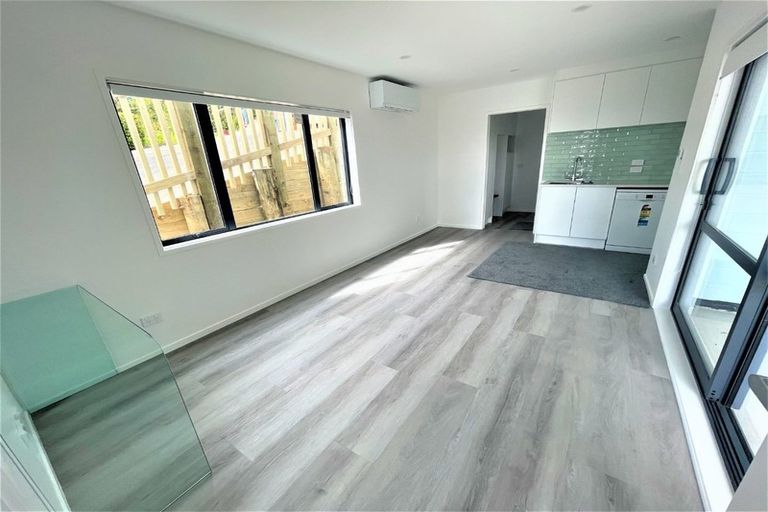 Photo of property in 14 Bonnard Place, West Harbour, Auckland, 0618