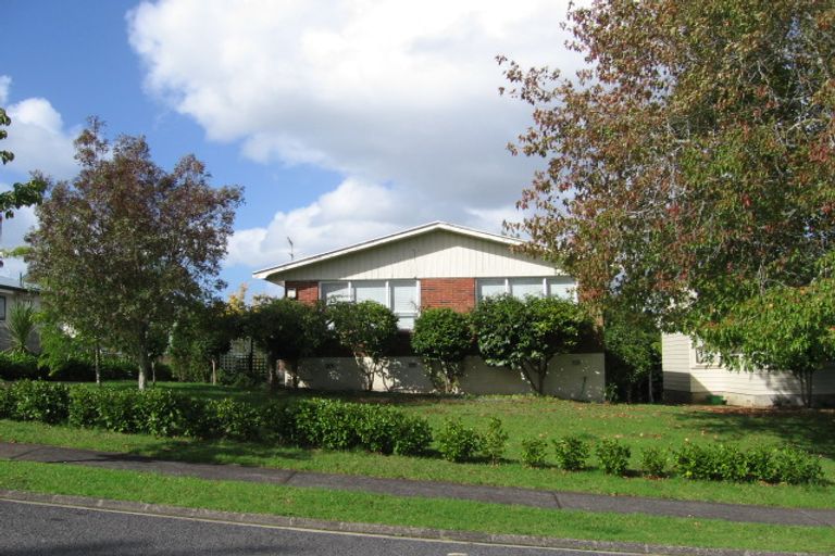 Photo of property in 5 The Rosebowl, Sunnyhills, Auckland, 2010