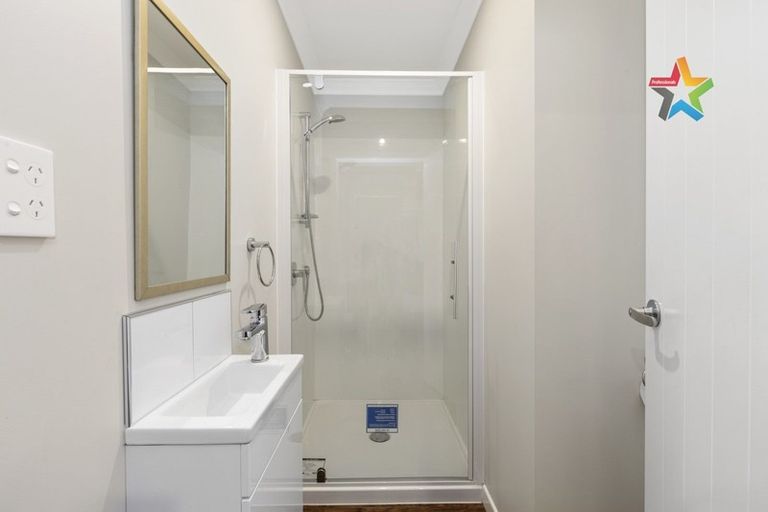 Photo of property in 27a Hardy Street, Waterloo, Lower Hutt, 5011