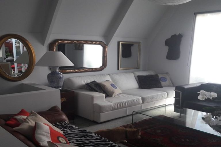 Photo of property in 2/31 Telstar Place, Beach Haven, Auckland, 0626