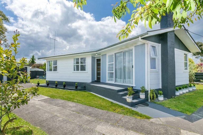 Photo of property in 104 Collins Road, Melville, Hamilton, 3206