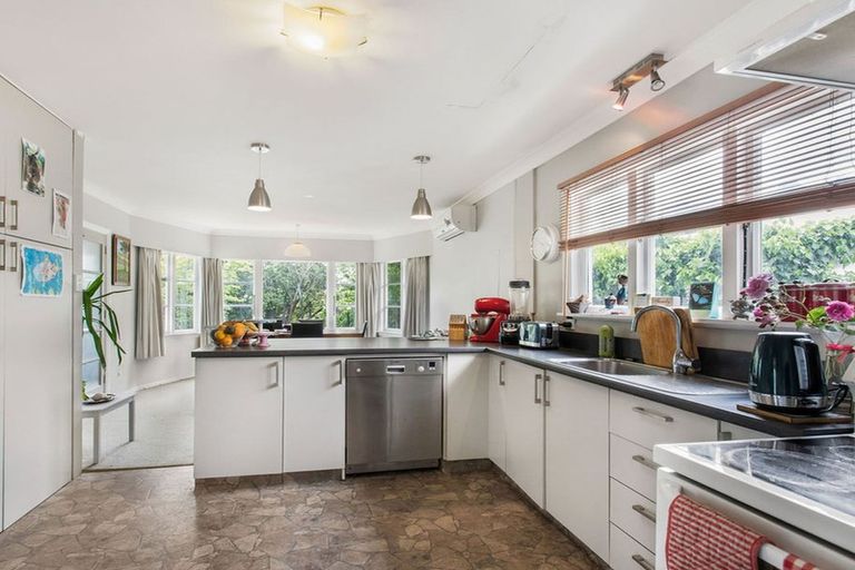 Photo of property in 21 Martindales Road, Heathcote Valley, Christchurch, 8022