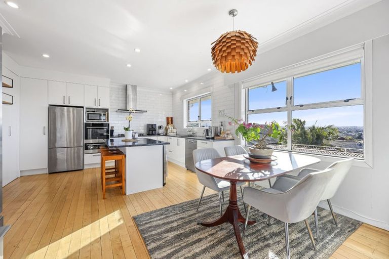 Photo of property in 73 Bradbury Road, Botany Downs, Auckland, 2010
