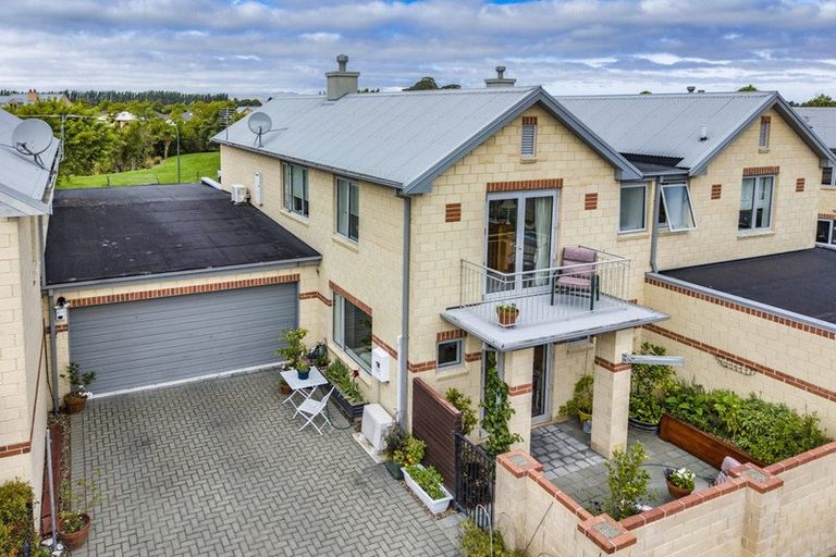 Photo of property in 10 Waterford Avenue, Northwood, Christchurch, 8051