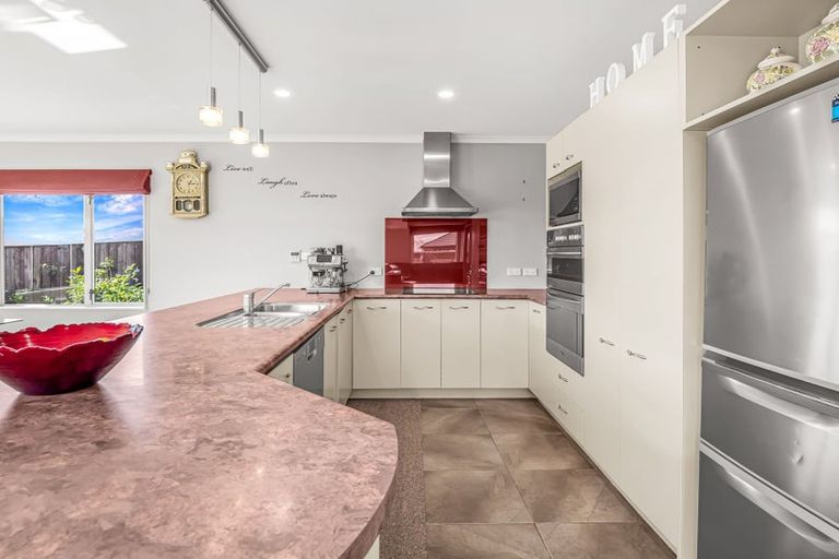 Photo of property in 19 Branigan Parade, Kelvin Grove, Palmerston North, 4414