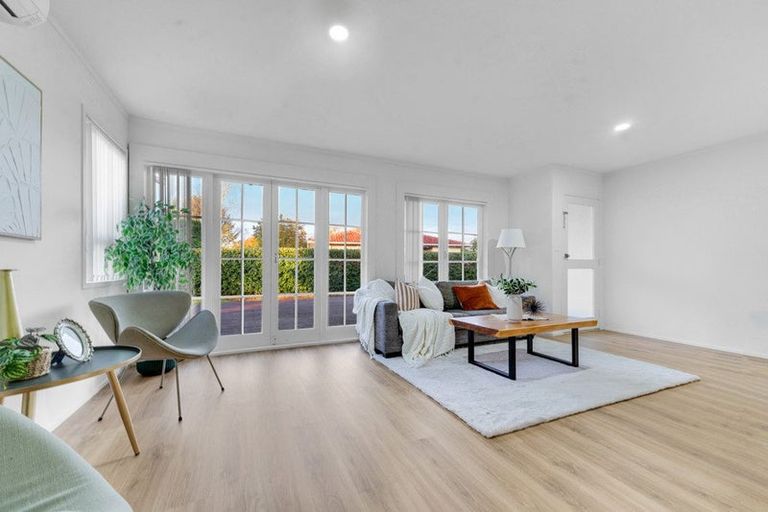 Photo of property in 8 Pukeroa Place, Papakura, 2110