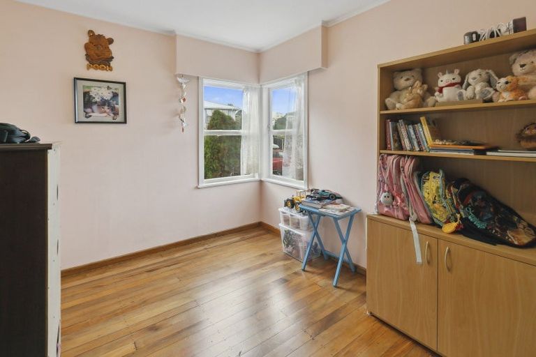 Photo of property in 12 Camrose Grove, Kingston, Wellington, 6021