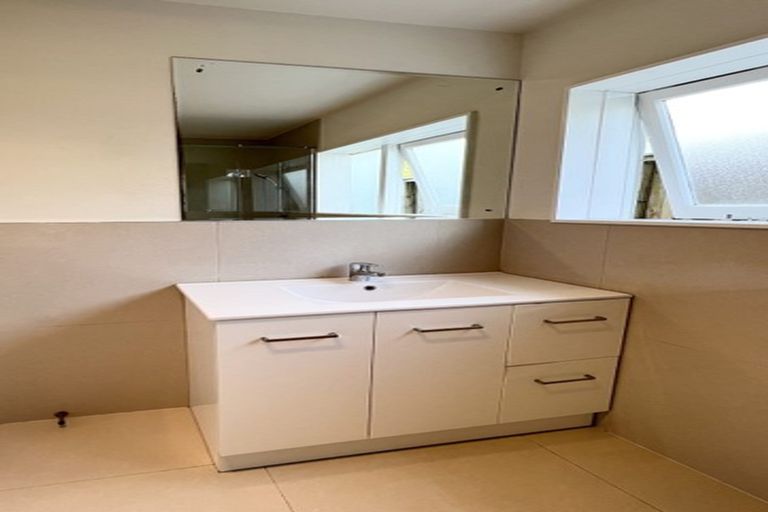 Photo of property in 134 East Coast Road, Forrest Hill, Auckland, 0620