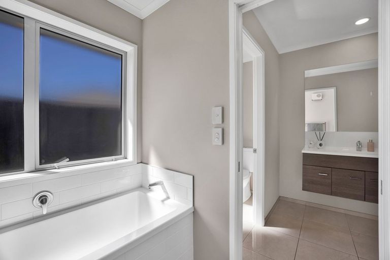 Photo of property in 13 Cooke Farm Grove, Waiwhakaiho, New Plymouth, 4312