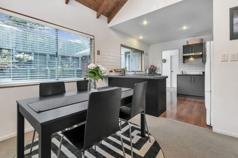 Photo of property in 2/143a Mokoia Road, Birkenhead, Auckland, 0626