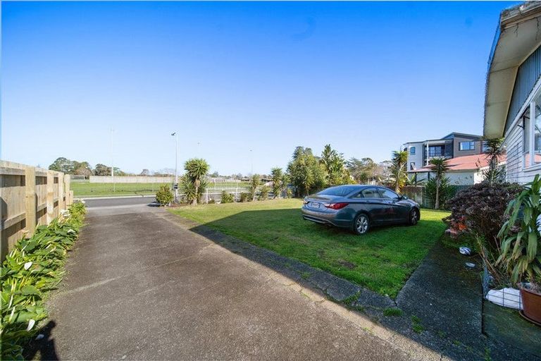Photo of property in 22 Watchfield Close, Mangere, Auckland, 2022