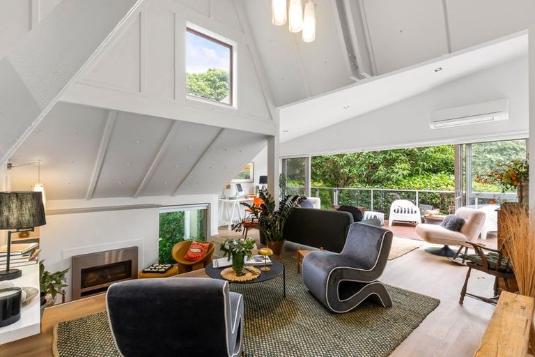 Photo of property in 64 Ranui Crescent, Khandallah, Wellington, 6035