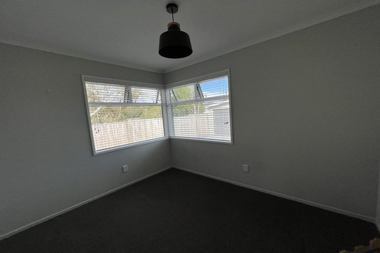 Photo of property in 7 Booralee Avenue, Botany Downs, Auckland, 2010