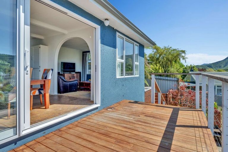 Photo of property in 82 Milton Terrace, Picton, 7220