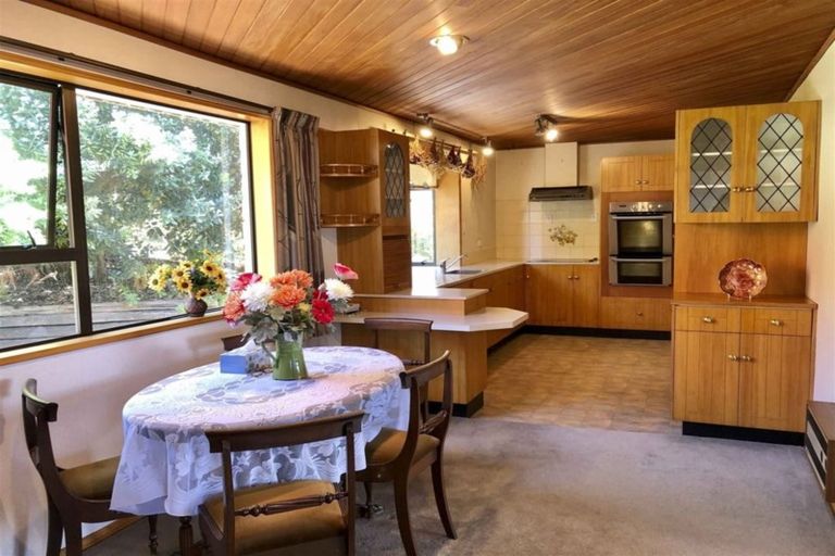 Photo of property in 100 Marine Parade, Bluff, 9814