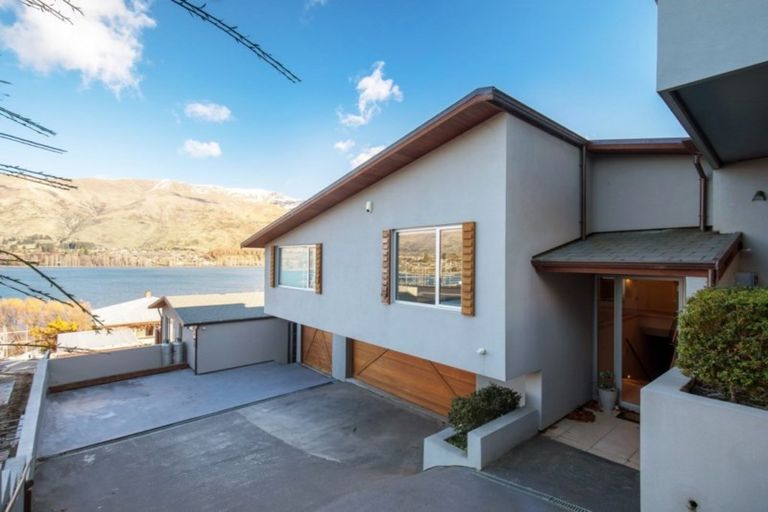Photo of property in Lakeview Heights, 3/124 Lismore Street, Wanaka, 9305