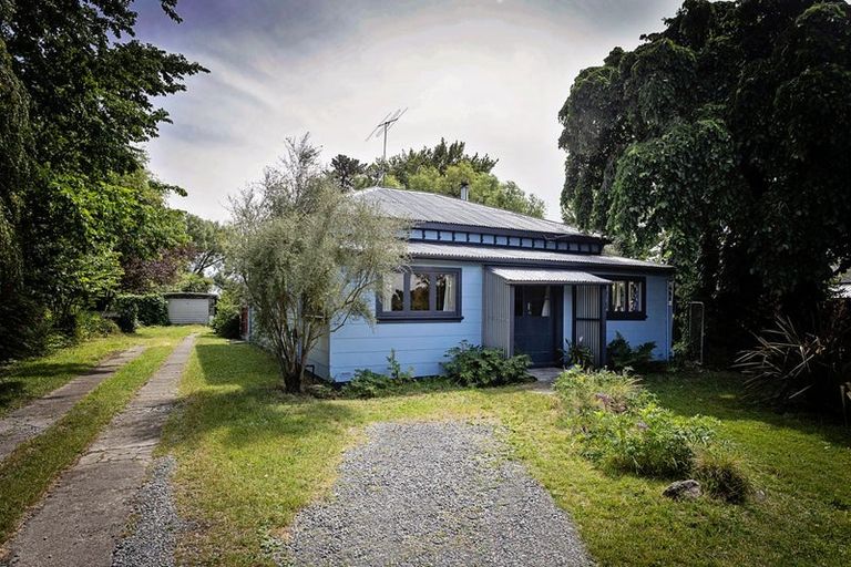 Photo of property in 15 High Street, Hawarden, 7385