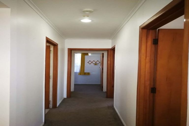 Photo of property in 10 Barron Drive, Green Bay, Auckland, 0604